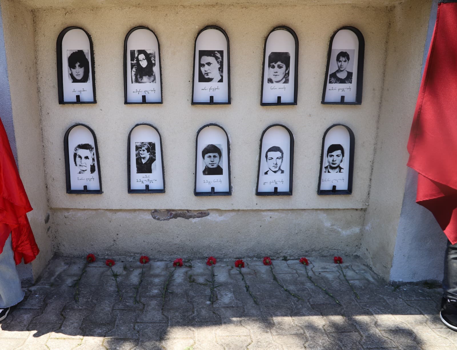 Frontnews image description