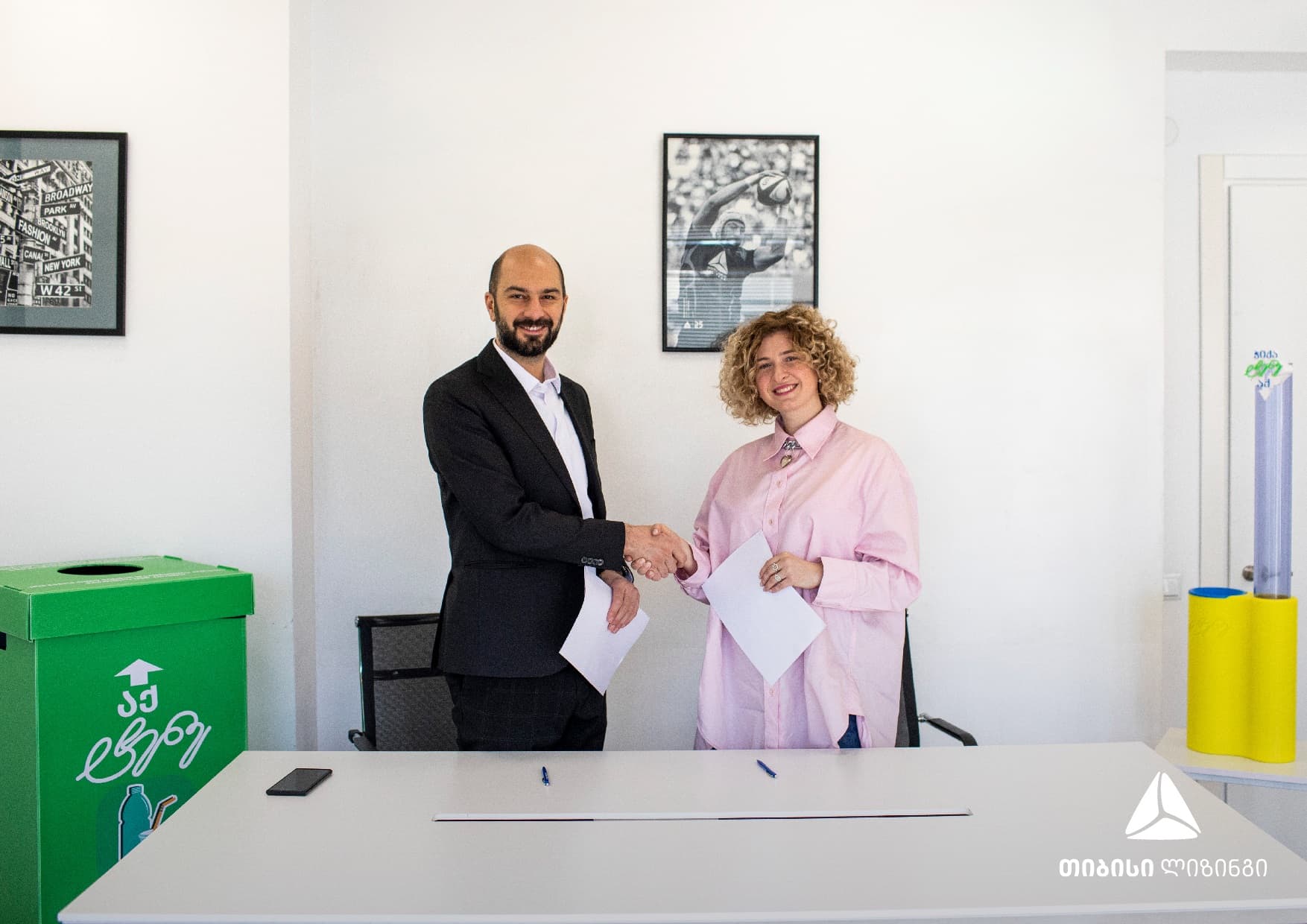 Frontnews image description