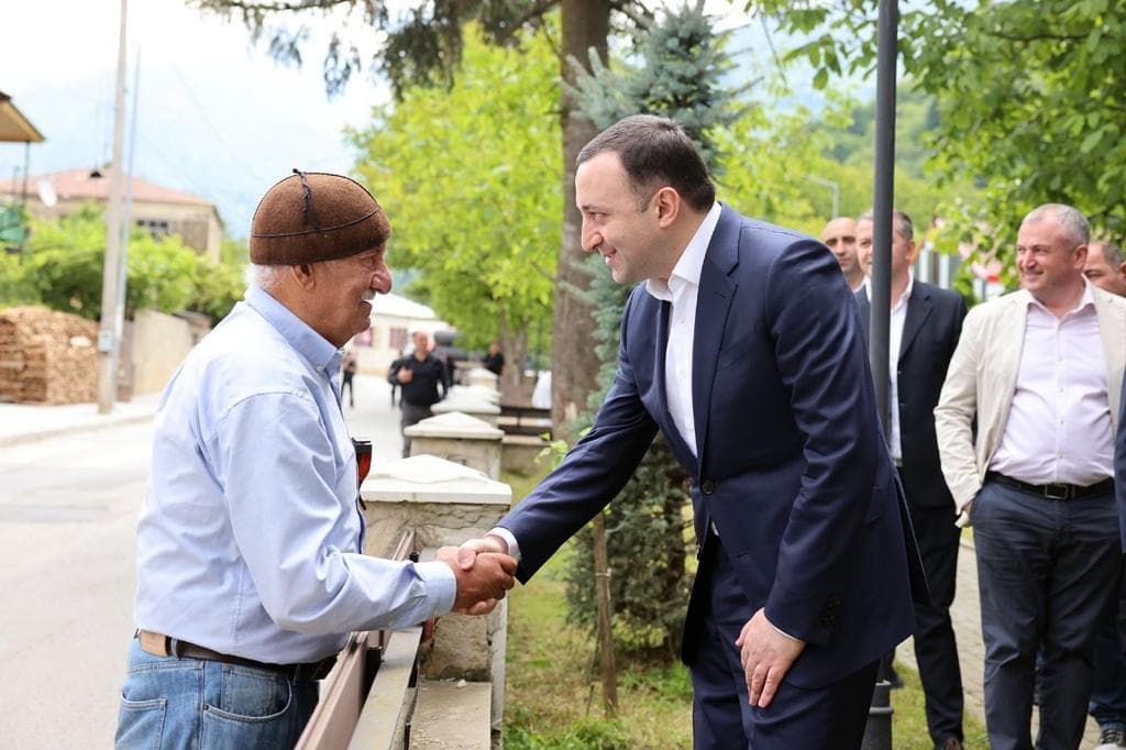 ირაკლი ღარიბაშვილმა ლენტეხში თამარ მეფის განახლებული ქუჩა დაათვალიერა