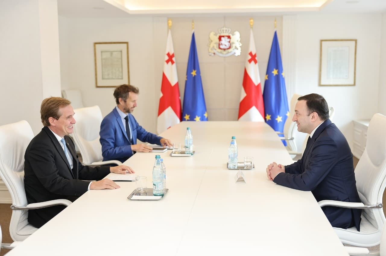 Frontnews image description