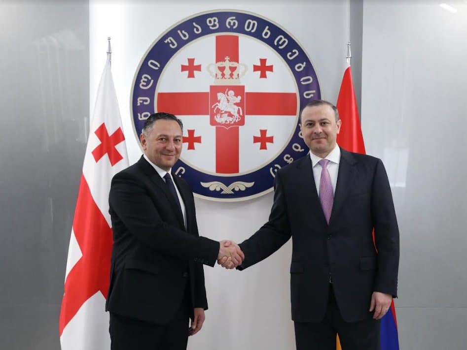 ვახტანგ გომელაური სომხეთის უშიშროების საბჭოს მდივანს შეხვდა