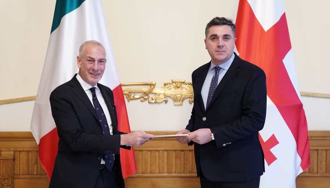 იტალიის ახლად დანიშნულმა ელჩმა ილია დარჩიაშვილს რწმუნებათა სიგელების ასლები გადასცა