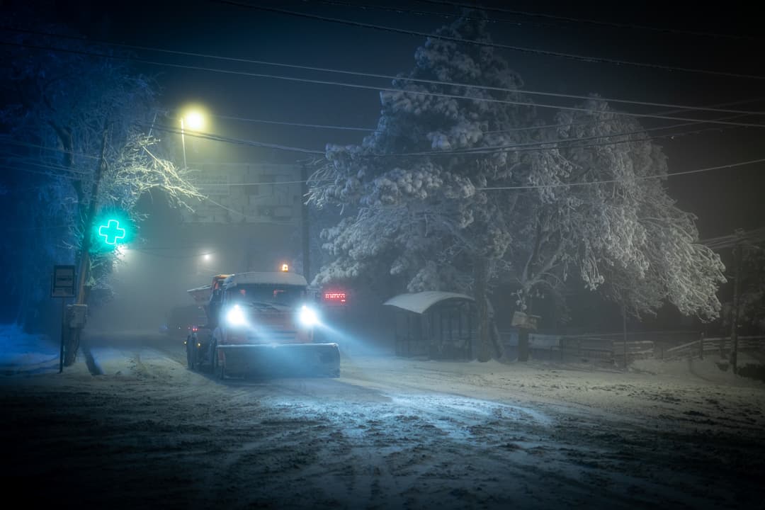 თბილისის მერიის ინფორმაციით, დედაქალაქის შემოერთებულ ტერიტორიებზე გზები გაიწმინდა და ტექნიკური მარილი დაიყარა