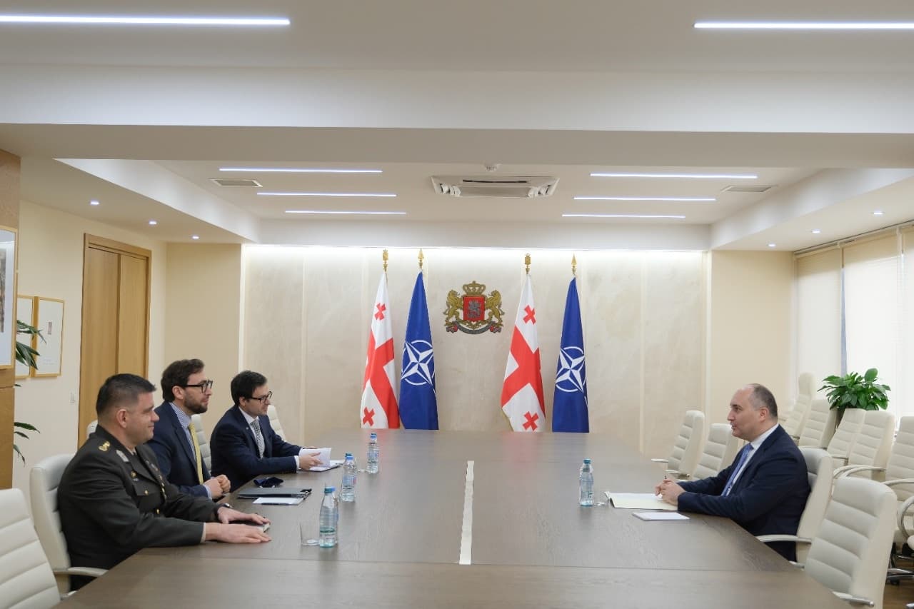 Frontnews image description