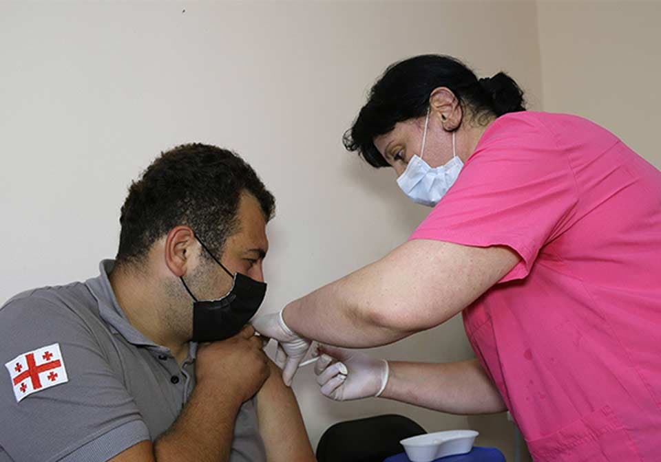 ეროვნული სატყეო სააგენტოს თანამშრომლები კოვიდსაწინააღმდეგო ვაქცინით იცრებიან