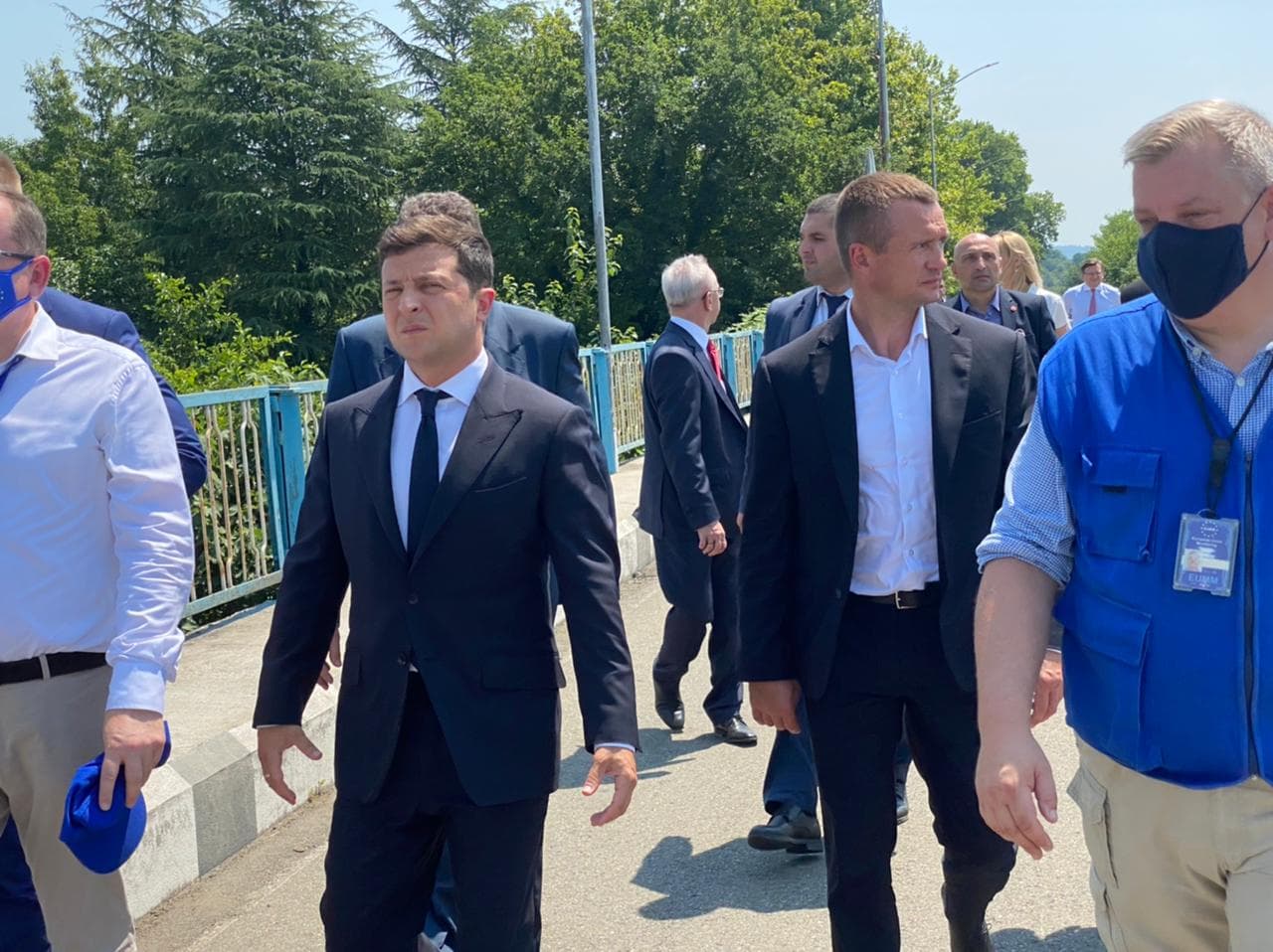 Frontnews image description