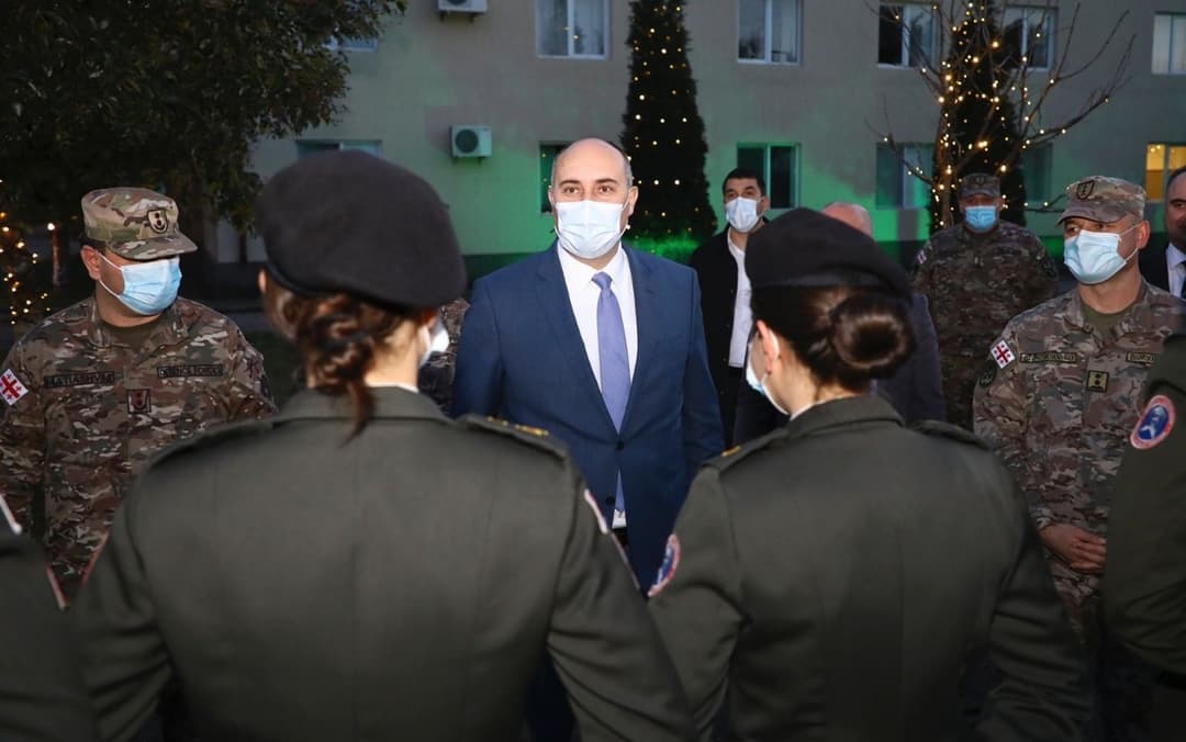 თავდაცვის მინისტრმა კადეტებს დამდეგი ახალი წელი მიულოცა