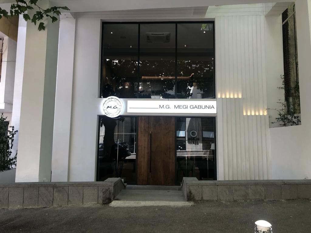 M.G. Megi Gabunia მომხმარებელს ახალ შოურუმში უმასპინძლებს