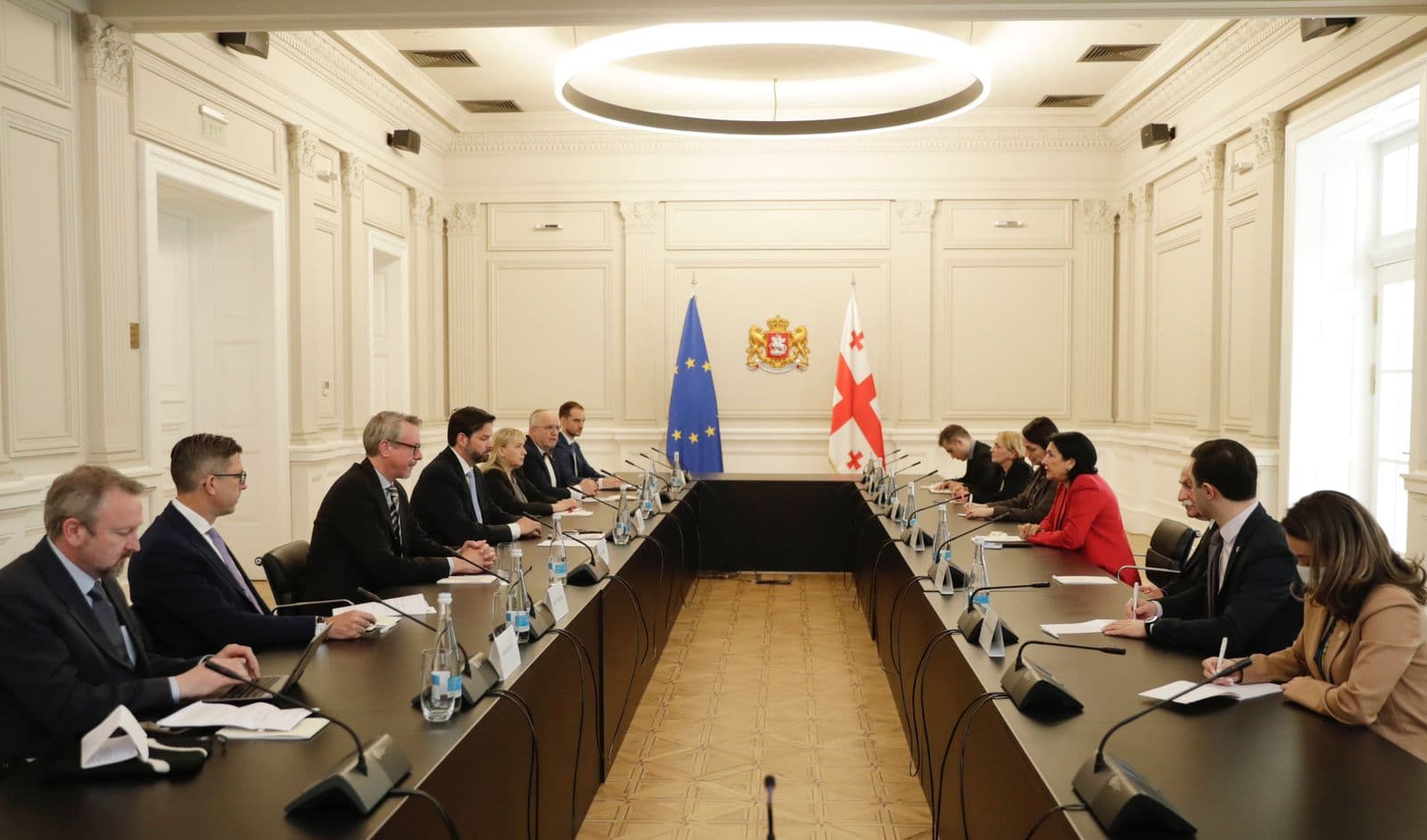 Frontnews image description