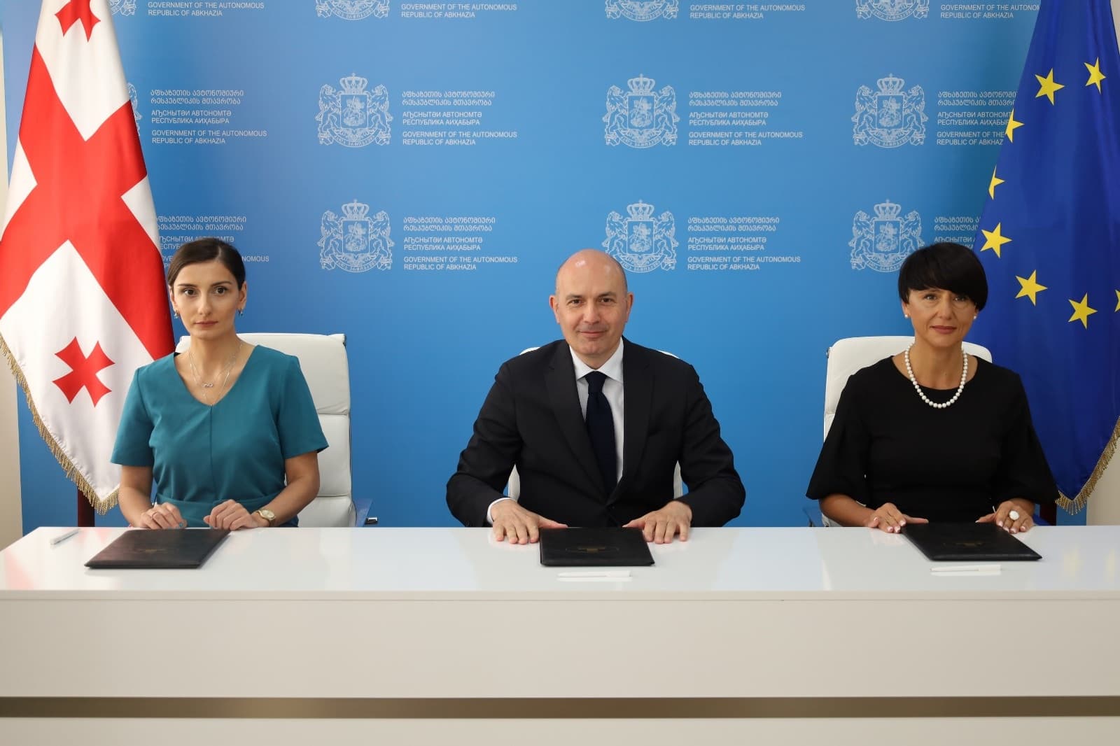 Frontnews image description