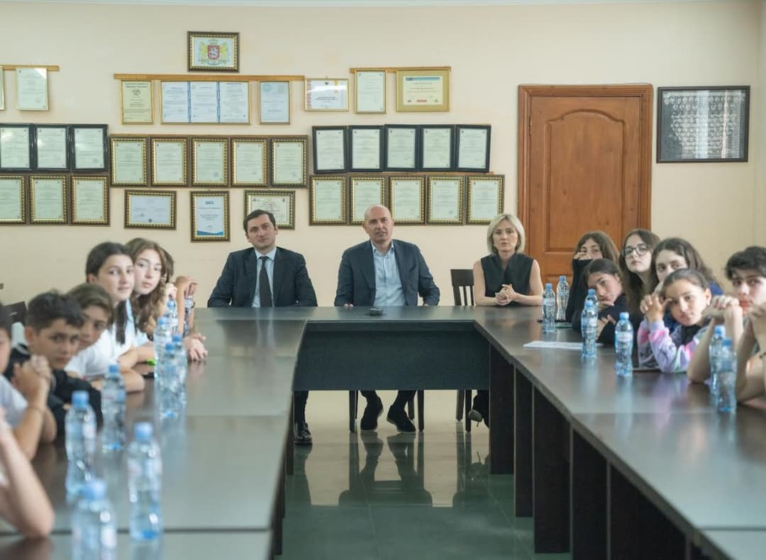 ბათუმში დევნილ მოზარდთა სამოქალაქო ჩართულობის სივრცე გაიხსნა