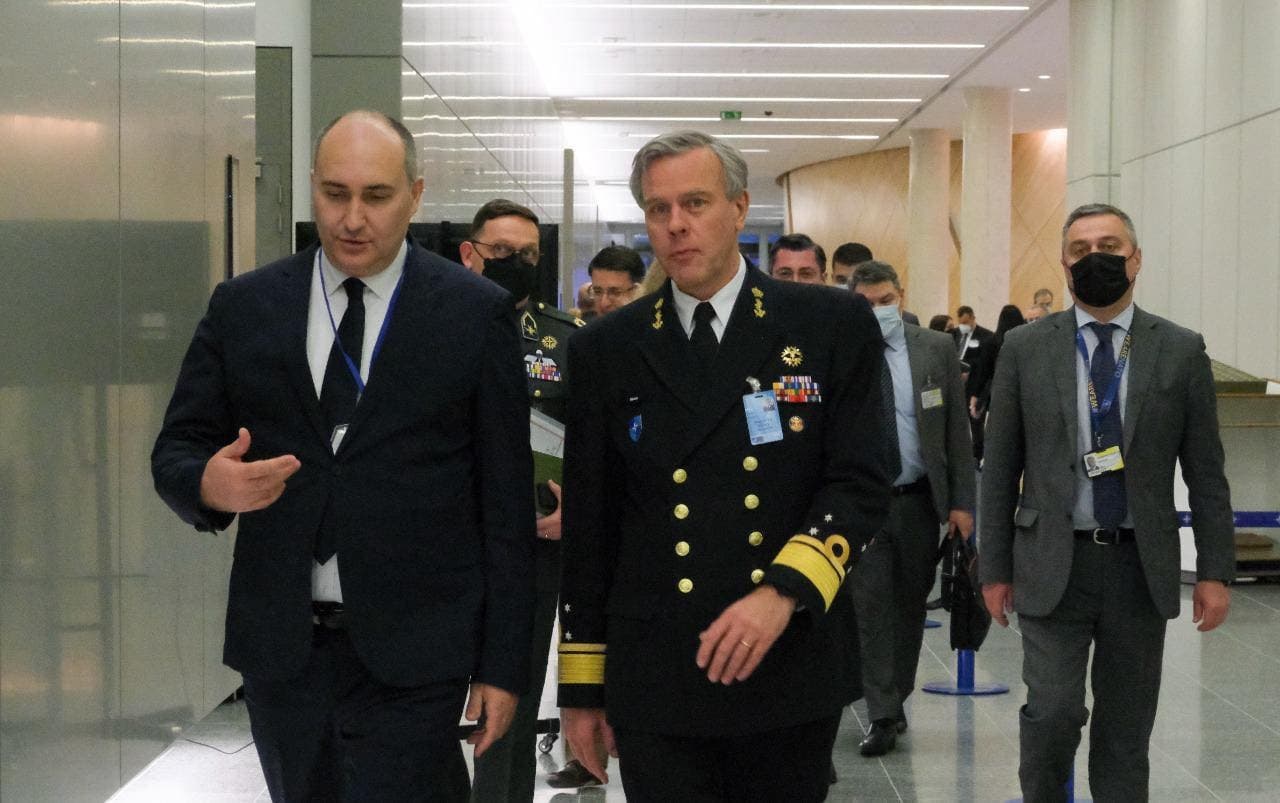 Frontnews image description