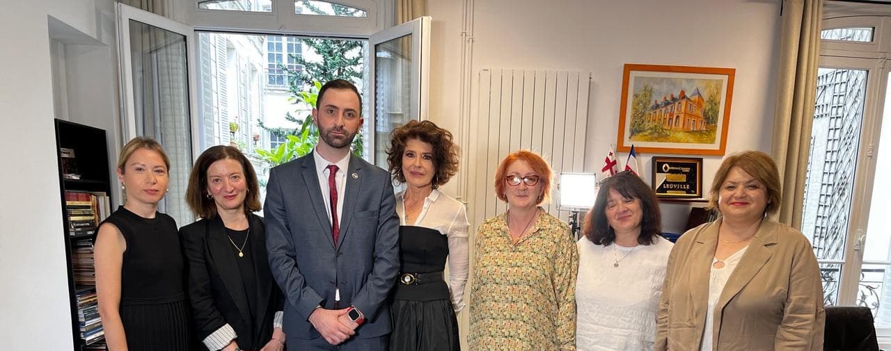 Frontnews image description