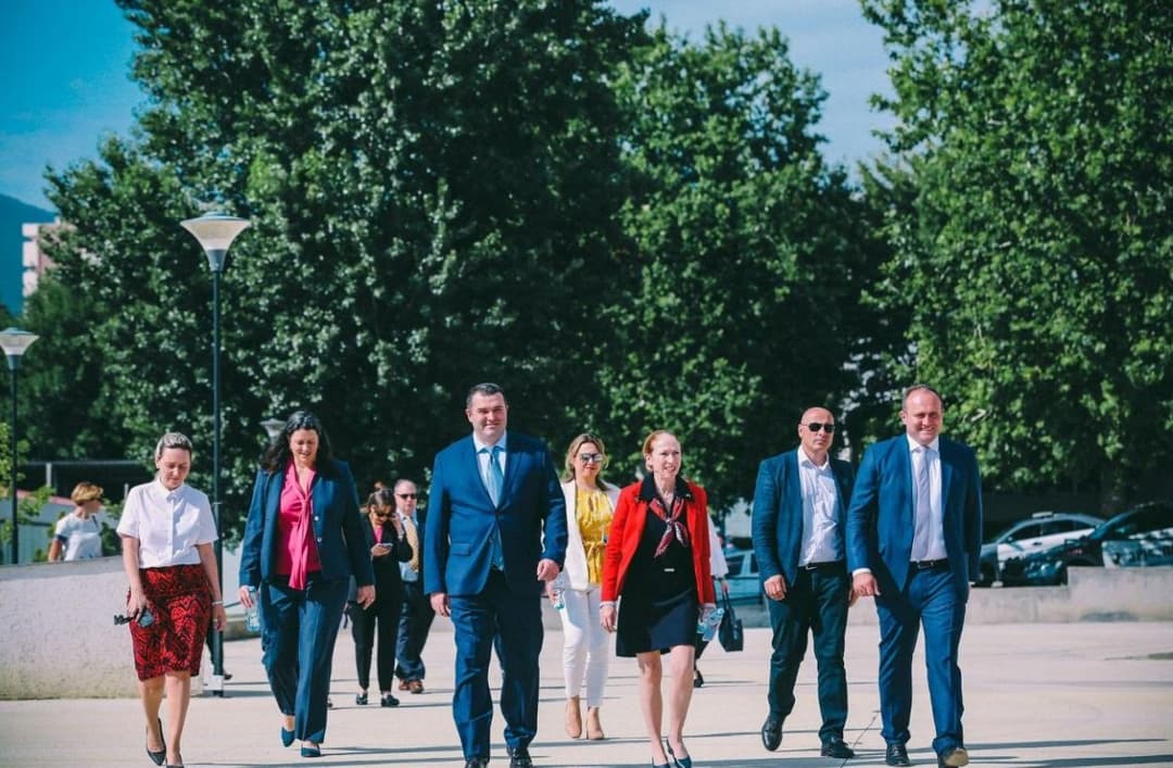 შს მინისტრის მოადგილემ შსს აკადემიაში აშშ-ის ელჩს უმასპინძლა