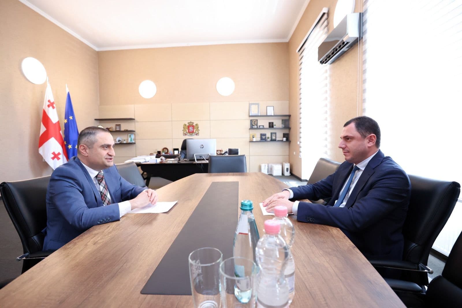 Frontnews image description