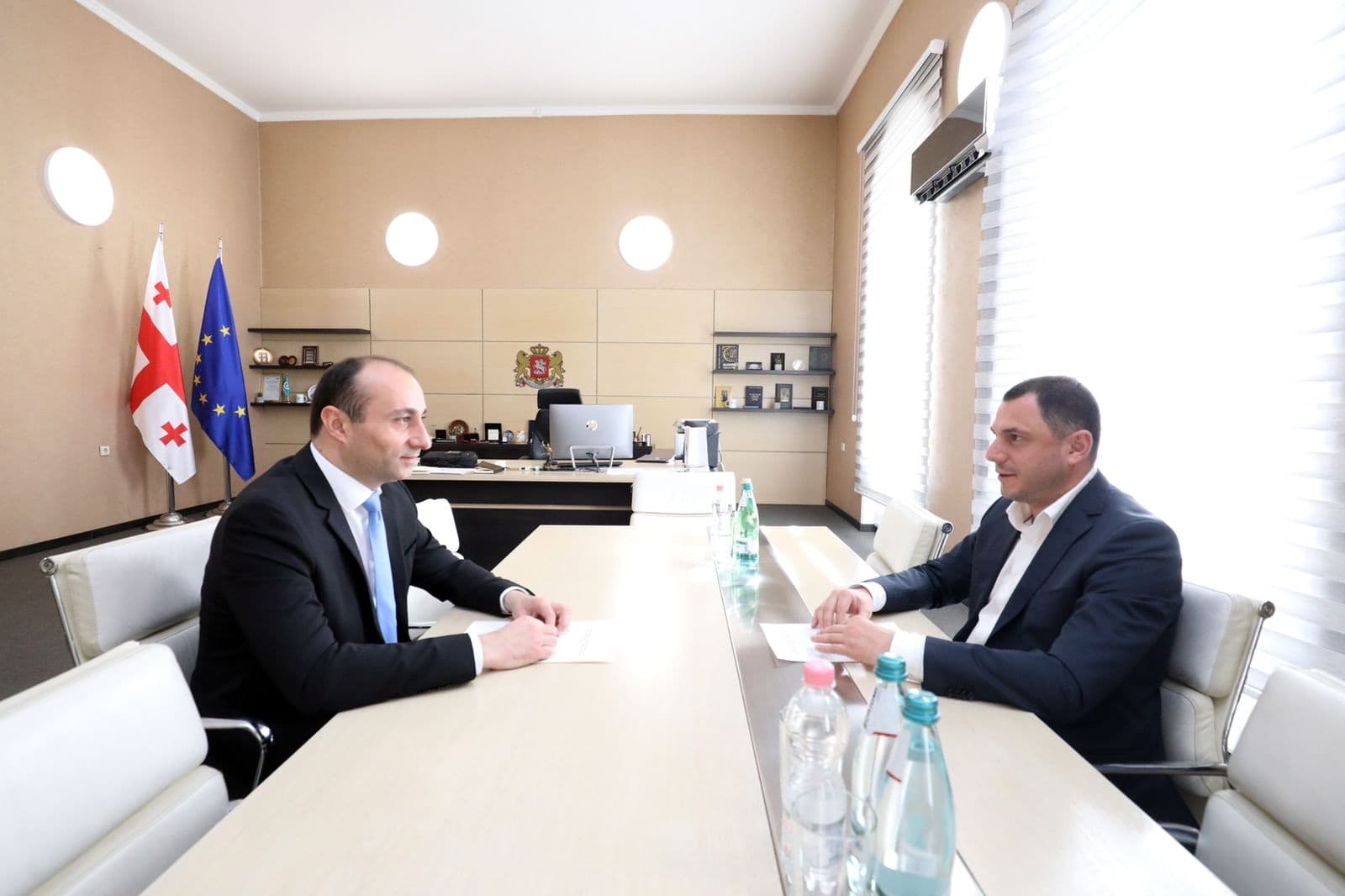 Frontnews image description