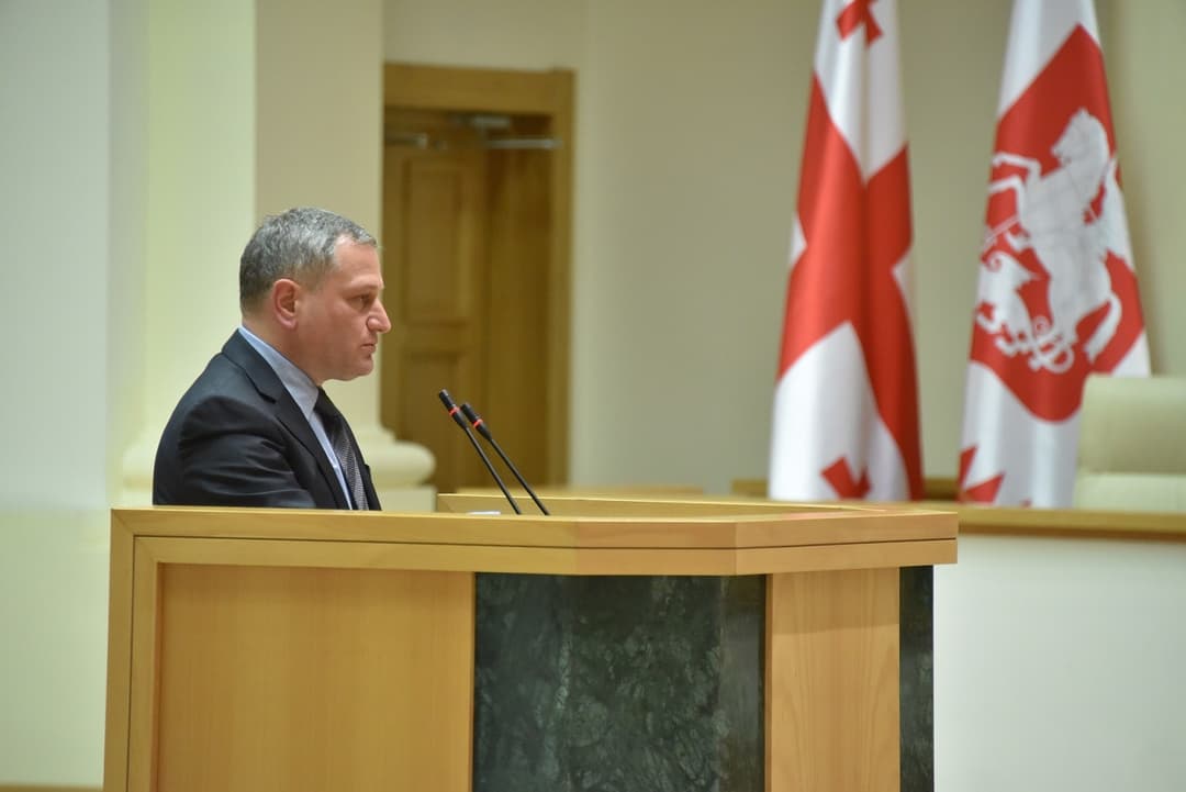 არმაზ ახვლედიანი – ბრიტანული სანქციები უპირველესად იწვევს იმას, რომ არის საფუძვლიანი და დამანგრეველი და დომინოს ეფექტით მოჰყვება სანქციები