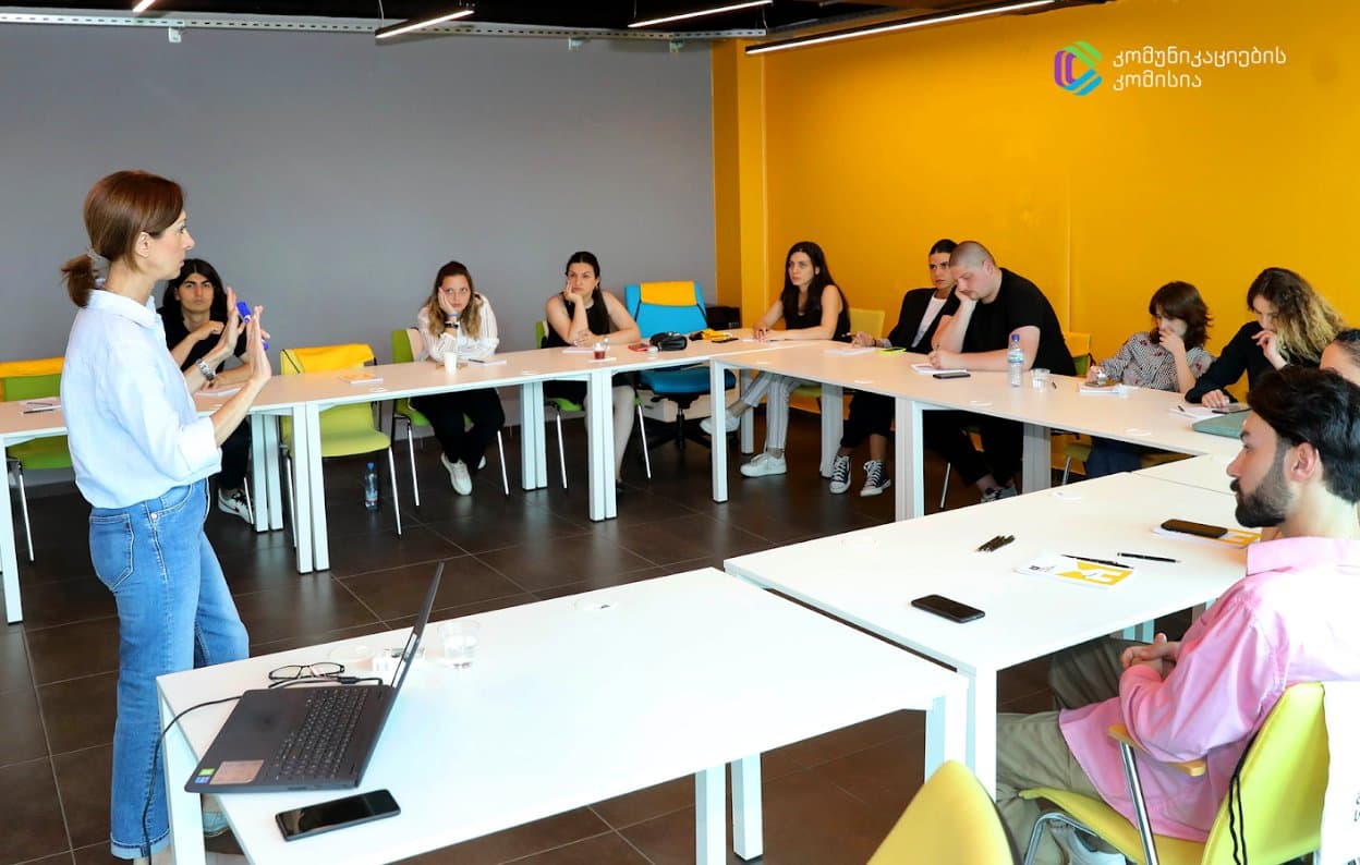 Frontnews image description