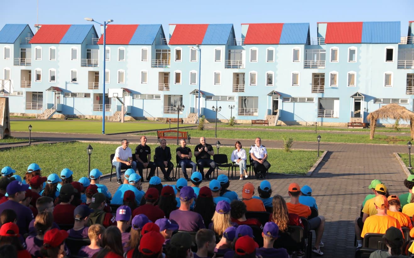 Frontnews image description