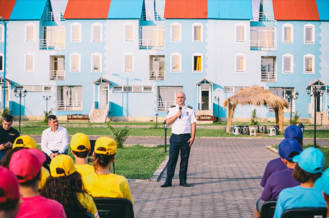 შსს-ს წარმომადგენლებმა ანაკლიაში, ახალგაზრდულ ბანაკში შეხვედრა გამართეს
