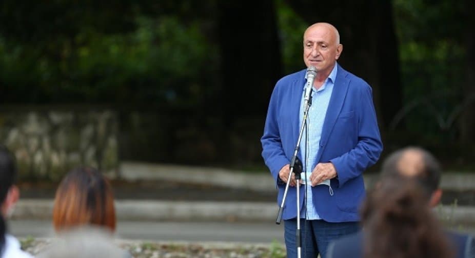 ანზორ მელია – გორის სამხედრო ჰოსპიტალი მრავალპროფილურია, დაკომპლექტებულია კარგი ექიმებით, აქვთ შესანიშნავი აპარატურა, აუცილებლად უნდა დათანხმდეს