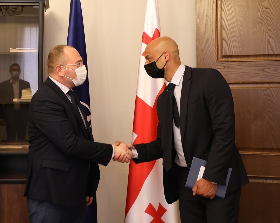 ირაკლი ბერაია ჯეიმს აპატურაის შეხვდა