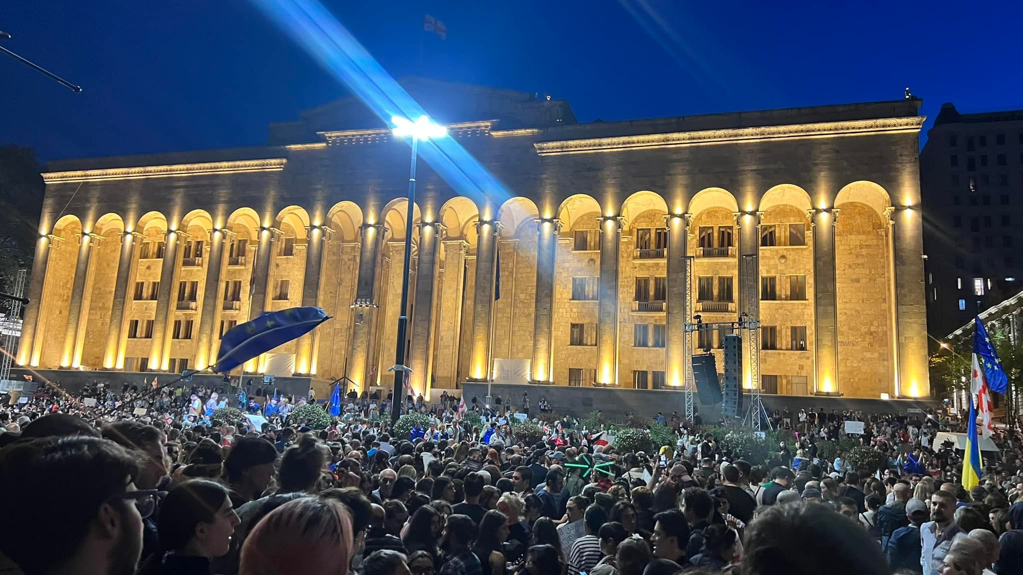 Frontnews image description