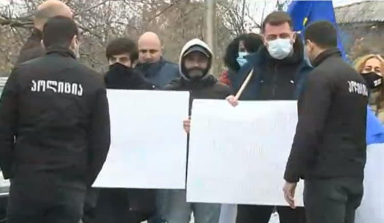 წინანდალში, სადაც “ქართული ოცნების“ ლიდერები იმყოფებიან, სამოქალაქო აქტივისტები მივიდნენ