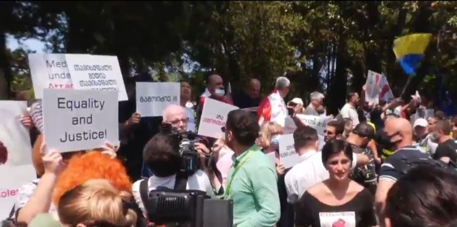 Frontnews image description