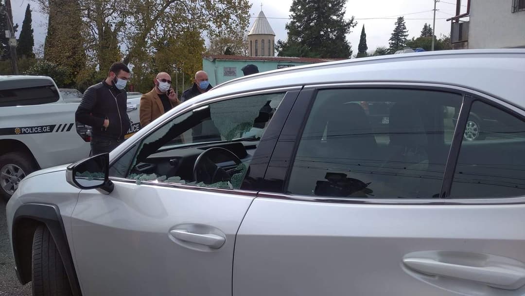 ქუთაისის საკრებულოში გახარიას პარტიის წევრს ავტომანქანა დაუზიანეს