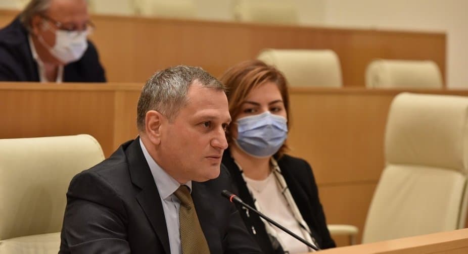 არმაზ ახვლედიანი – ღარიბაშვილი აცდა მთავარ მაჯისცემას, შესაძლოა, ამიტომაც დადგეს დღის წესრიგში მისი შეცვლის საკითხი