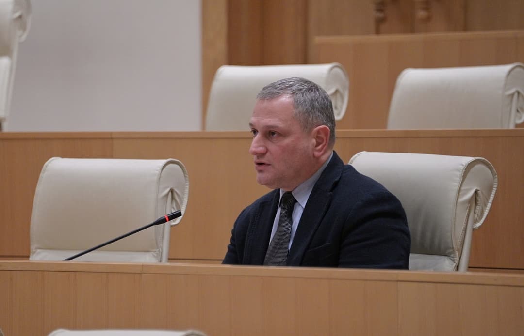 არმაზ ახვლედიანი – ვინ არის ხარება ასეთი, რომ ვერ ახერხებთ მის გათავისუფლებას? ვინ არის მისი მფარველი?