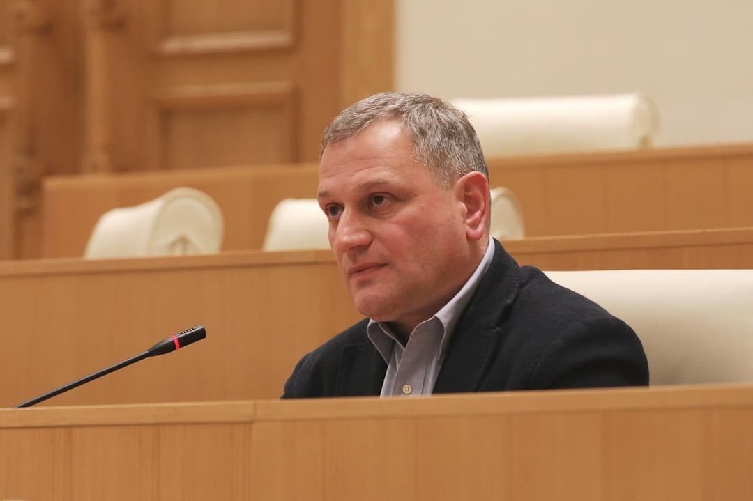 არმაზ ახვლედიანი – ხელისფლების მიზანია, 2024 წელს უხეში ძალის გამოყენებით დარჩეს ხელისუფლებაში