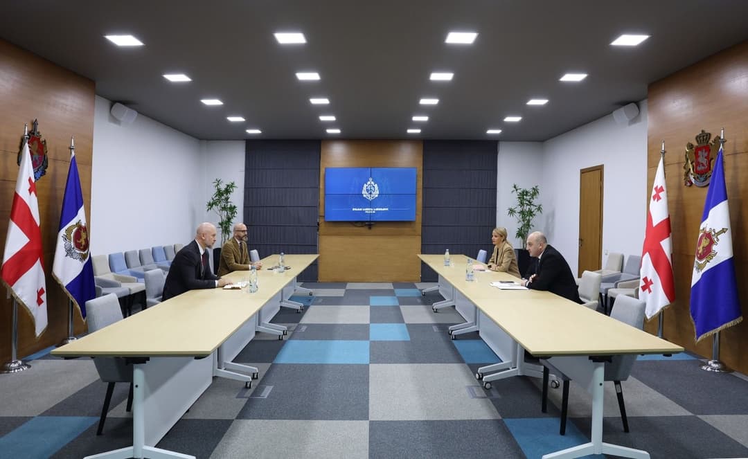 ალექსანდრე დარახველიძემ საქართველოში აშშ-ის გამოძიების ფედერალური ბიუროს (FBI) ატაშესთან გაცნობითი ხასიათის შეხვედრა გამართა