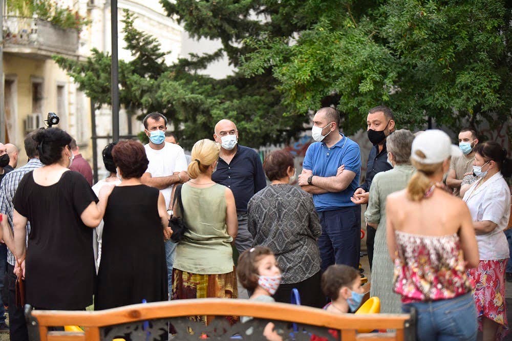 ზურაბ აბაშიძემ მთაწმინდის მოსახლეობასთან მორიგი წინასაარჩევნო შეხვედრა გამართა