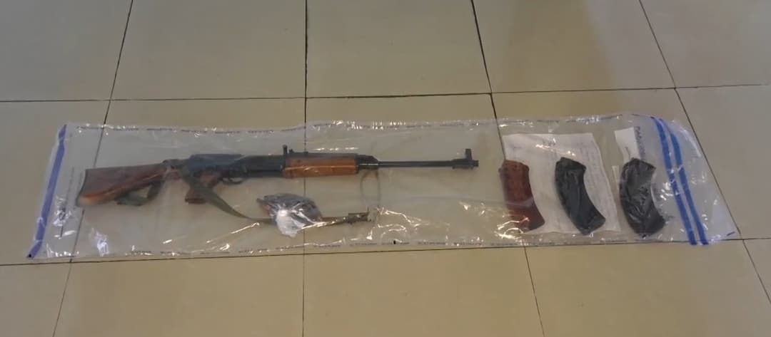 თბილისსა და რეგიონებში უკანონო ცეცხლსასროლი იარაღი და საბრძოლო მასალა ამოიღეს, დაკავებულია 4 პირი