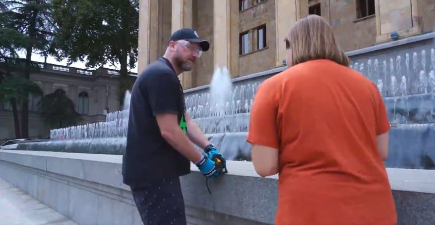 ზურაბ ჯაფარიძემ პარლამენტის შენობა და მიმდებარე ტერიტორია აზომა