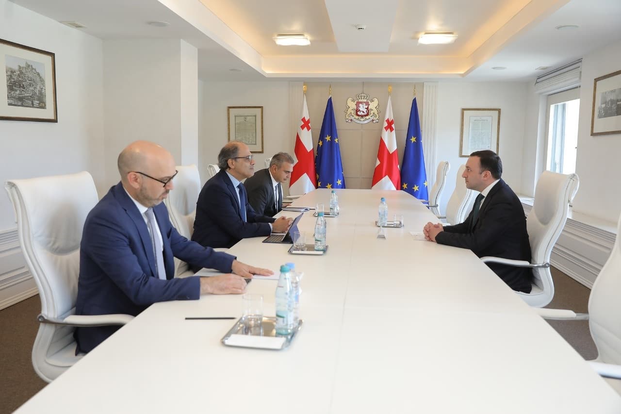 Frontnews image description