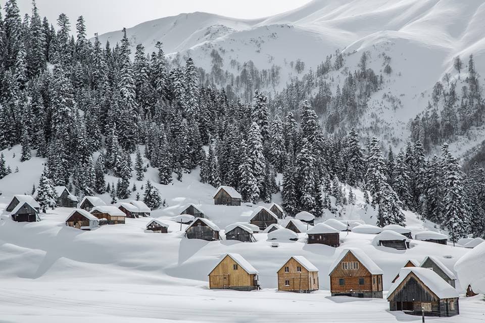 Roads to Gomis Mta, Bakhmaro resorts closed due to heavy snow