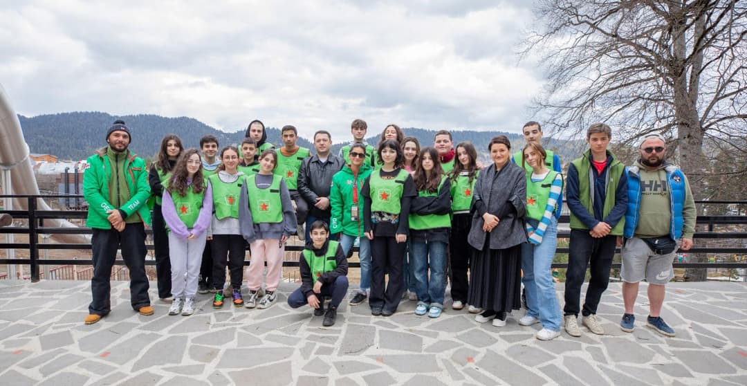 თავდაცვის უწყებამ ომში დაღუპული გმირების შვილებს ბაკურიანში უმასპინძლა