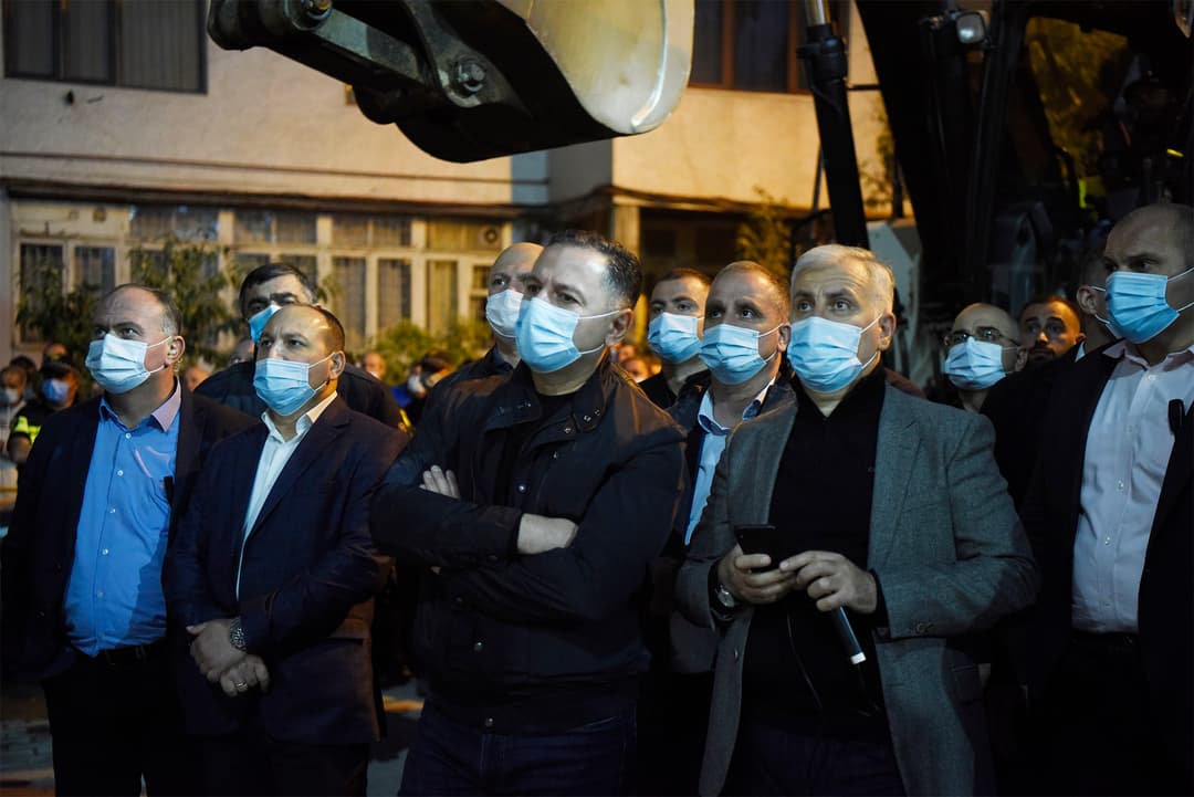 ბათუმში მძიმე ტექნიკის და ცოცხალი ძალის მუშაობა დროებით შეჩერდა