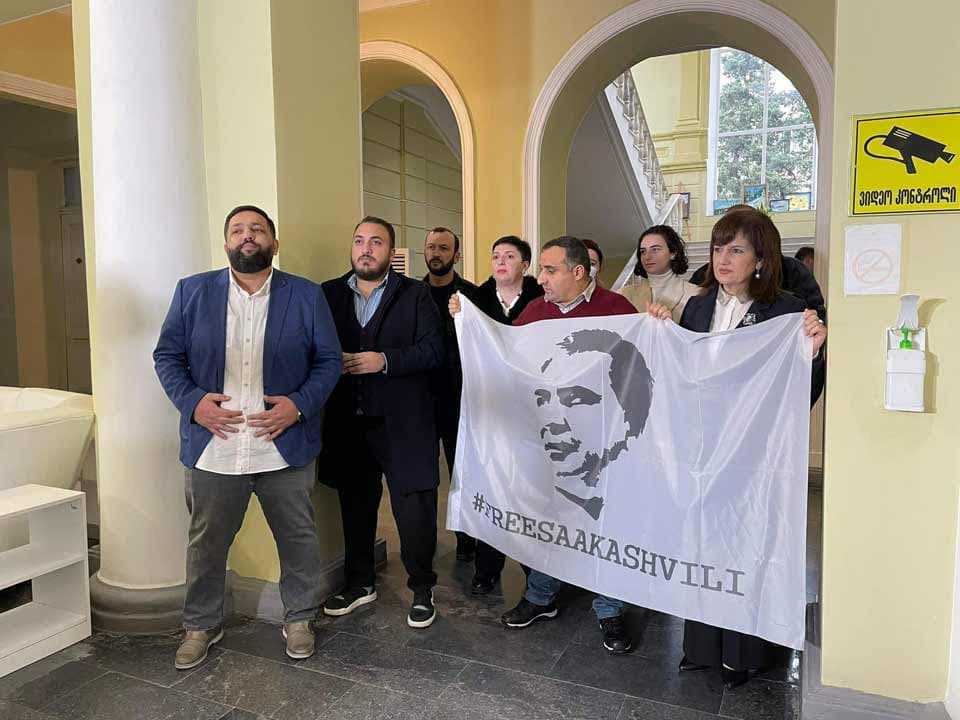 “ნაციონალური მოძრაობის“ დეპუტატები ბათუმის საკრებულოს სხდომებს აღარ დაესწრებიან