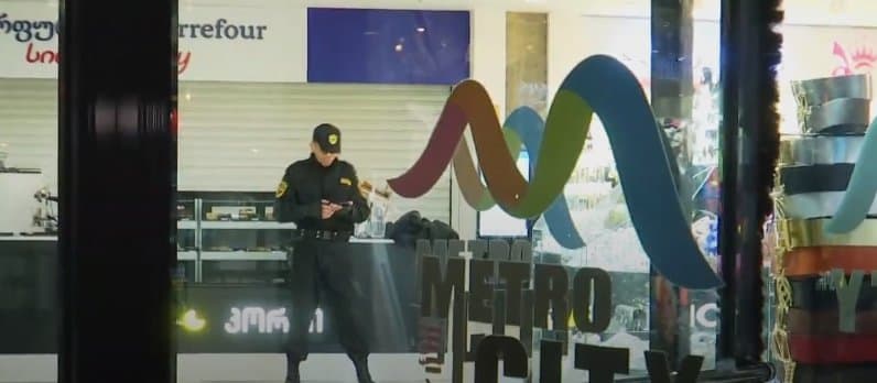 ბათუმის ოთხი დიდი სავაჭრო ცენტრიდან მოქალაქეების ევაკუაცია განხორციელდა