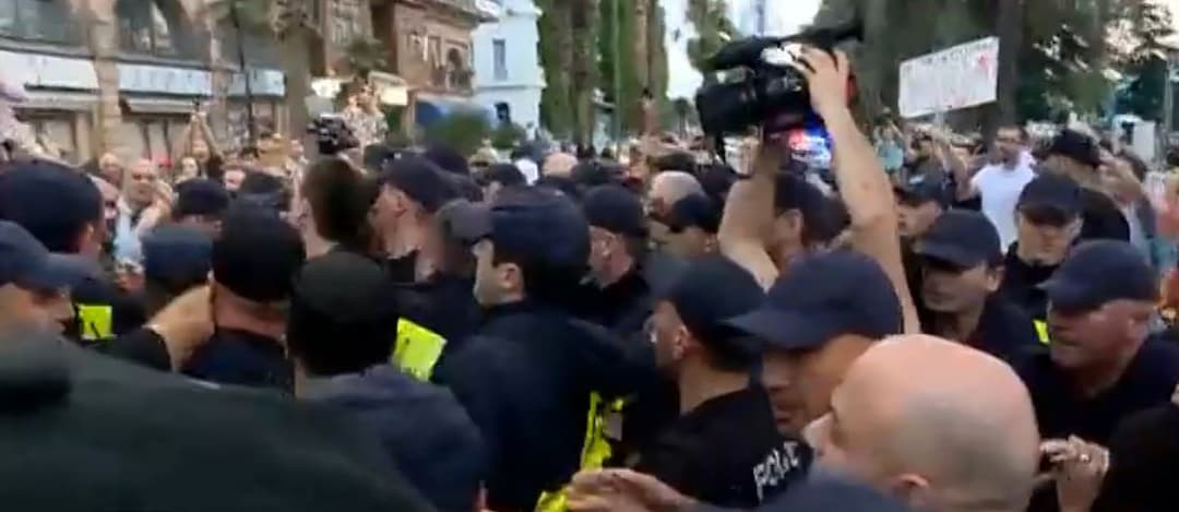 ბათუმის პორტში აქცია გრძელდება