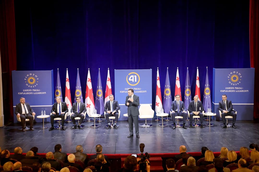 “ქართული ოცნების” თავმჯდომარე და ლიდერები აჭარაში პარტიულ აქტივს შეხვდნენ