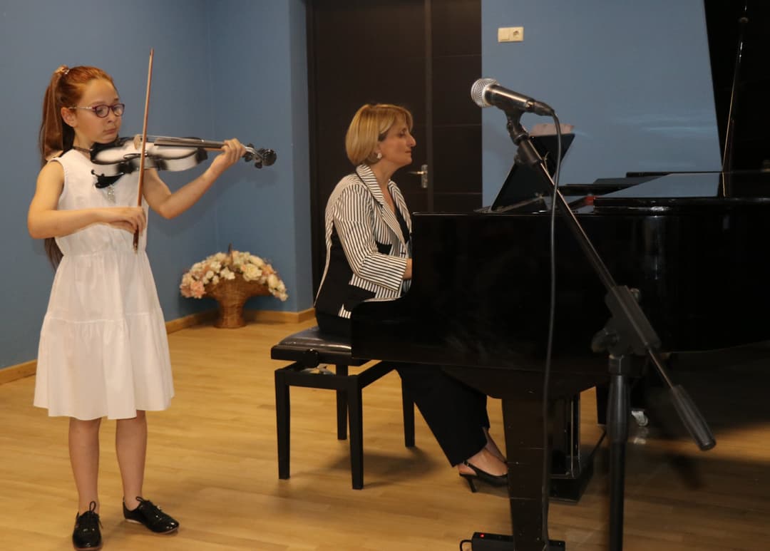 ბორჯომში კონკურსის “იპოვე შენი ვარსკვლავი” გამარჯვებული მოსწავლეებისა და მასწავლებლების დაჯილდოების ცერემონია გაიმართა