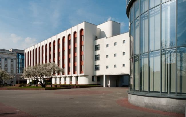 ბელარუსი ბრესტში უკრაინის გენერალურ საკონსულოს ხურავს და დიპლომატებს ქვეყნის დასატოვებლად 72-საათიან ვადას აძლევს