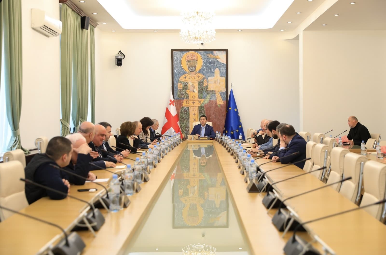 Frontnews image description