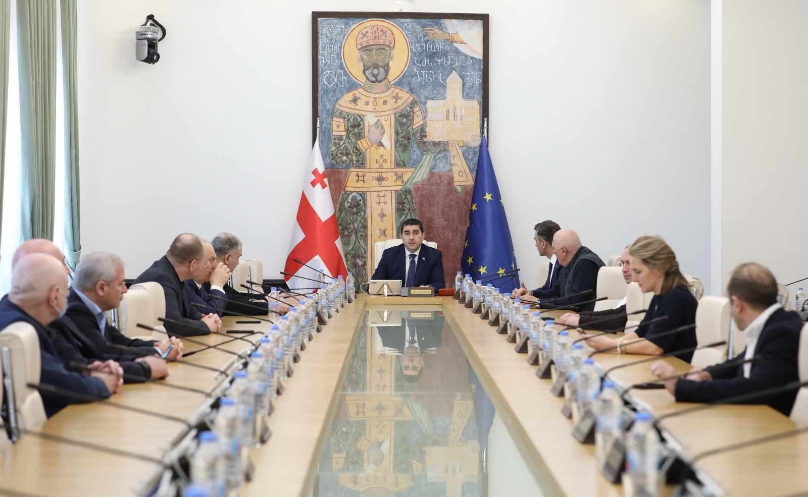 Frontnews image description