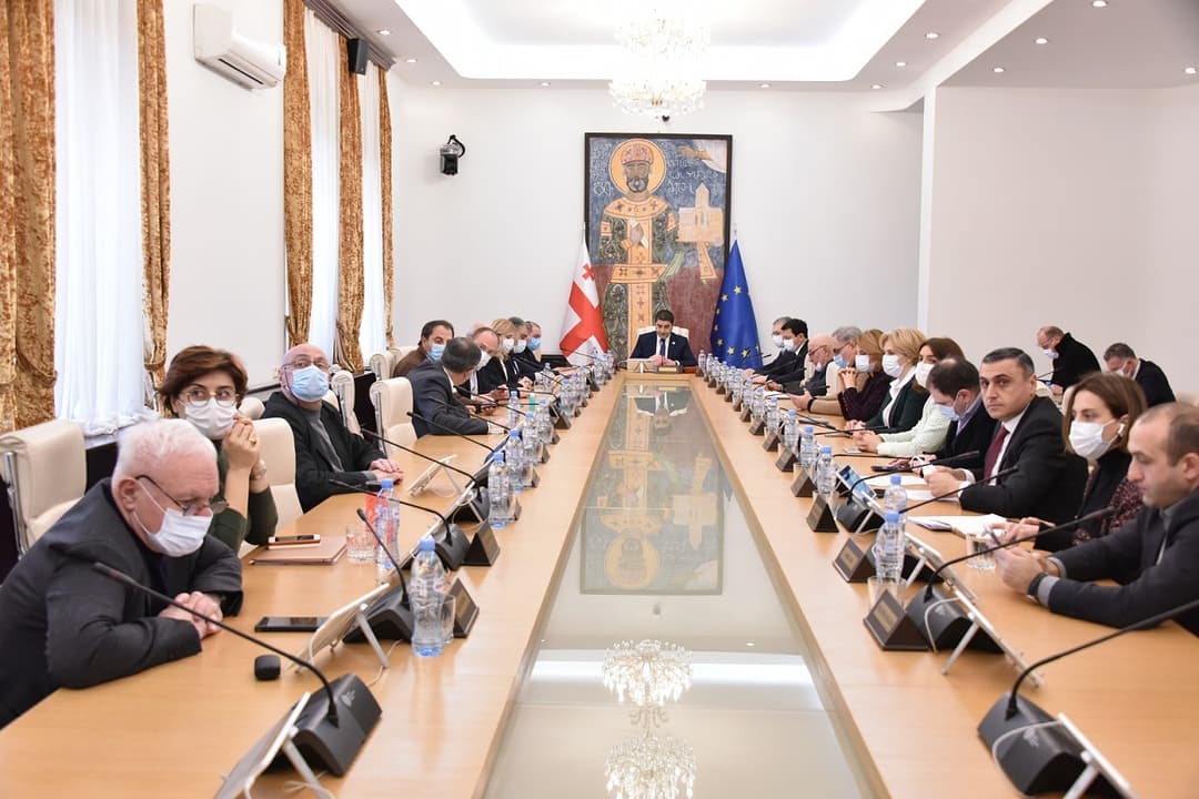 პარლამენტი მინისტრთა საათის ფორმატში ფინანსთა მინისტრს მოუსმენს